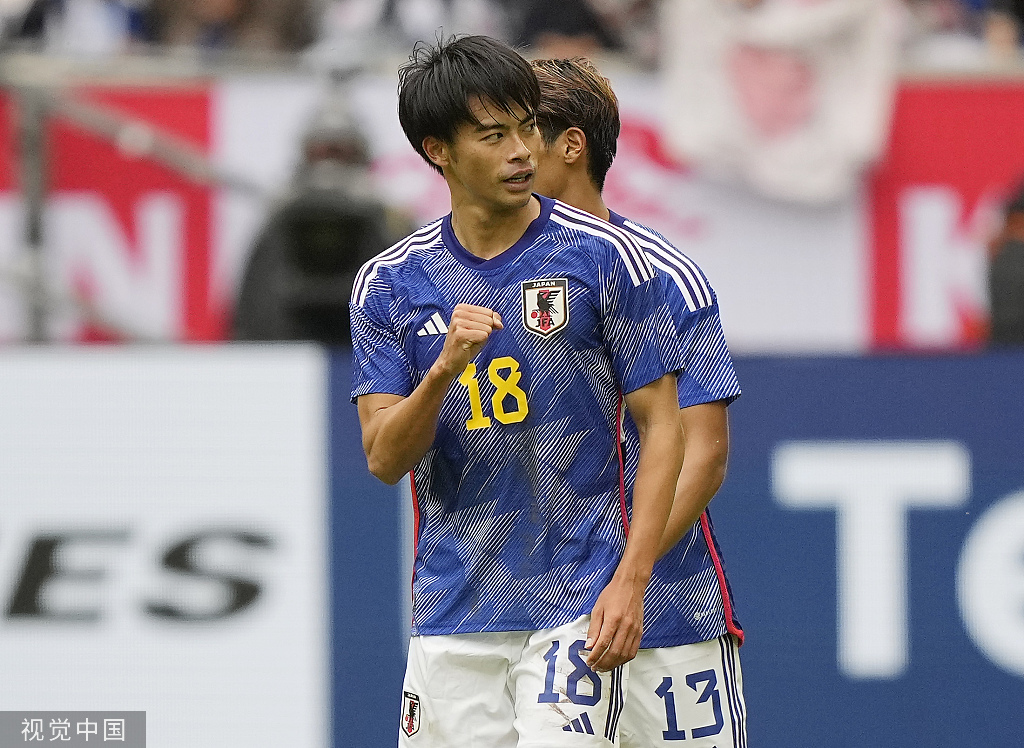 韩国羽毛球队鏖战日本羽毛球队，安赛龙关键制胜