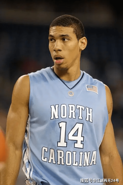 鹈鹕逆转中国男篮，丹尼·格林三分雨点燃全场