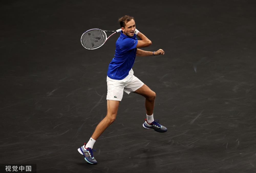 拉沃尔杯翻盘年终总决赛，梅德韦杰夫点燃赛场