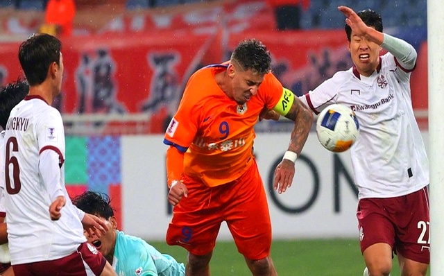 世界级足球比赛点燃了球迷们对胜利的向往