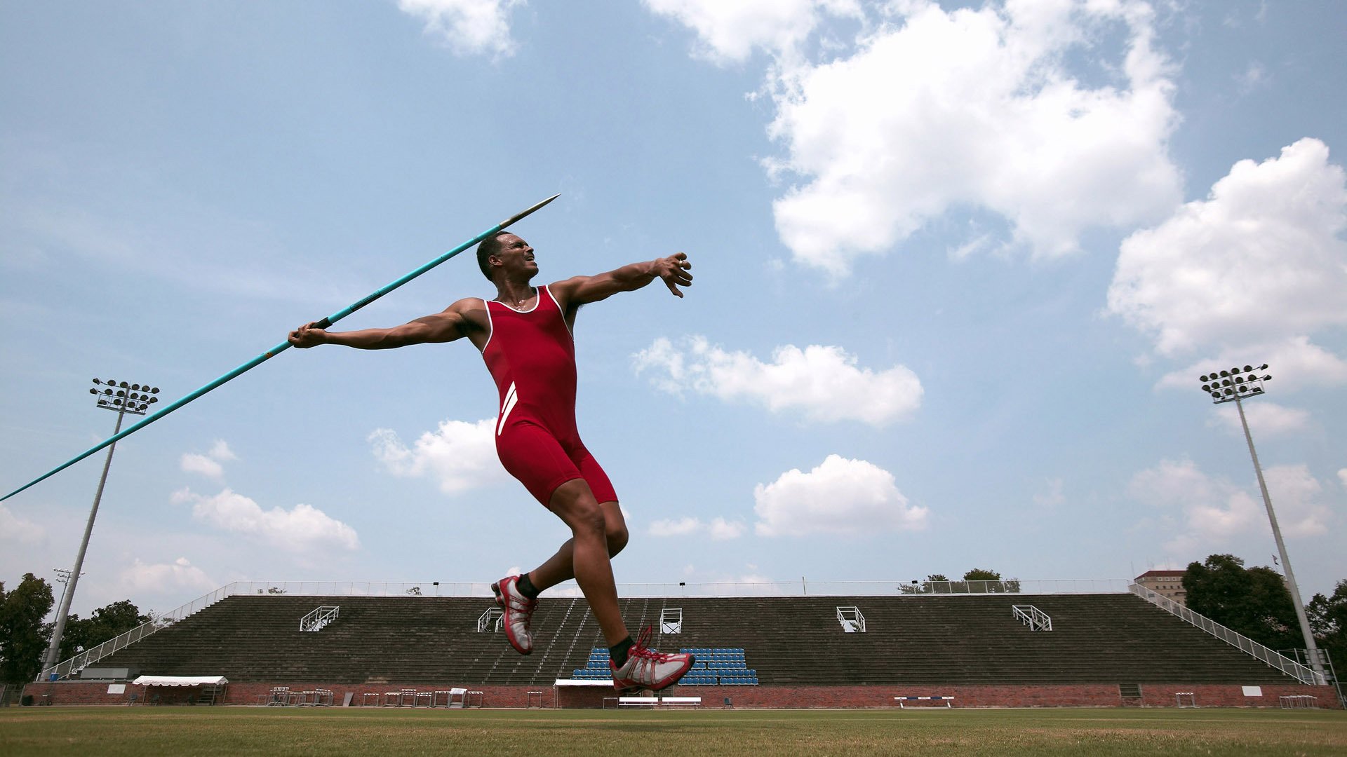 波斯铁骑破南美坚盾，格纳布里关键一击书写亚洲足球新章