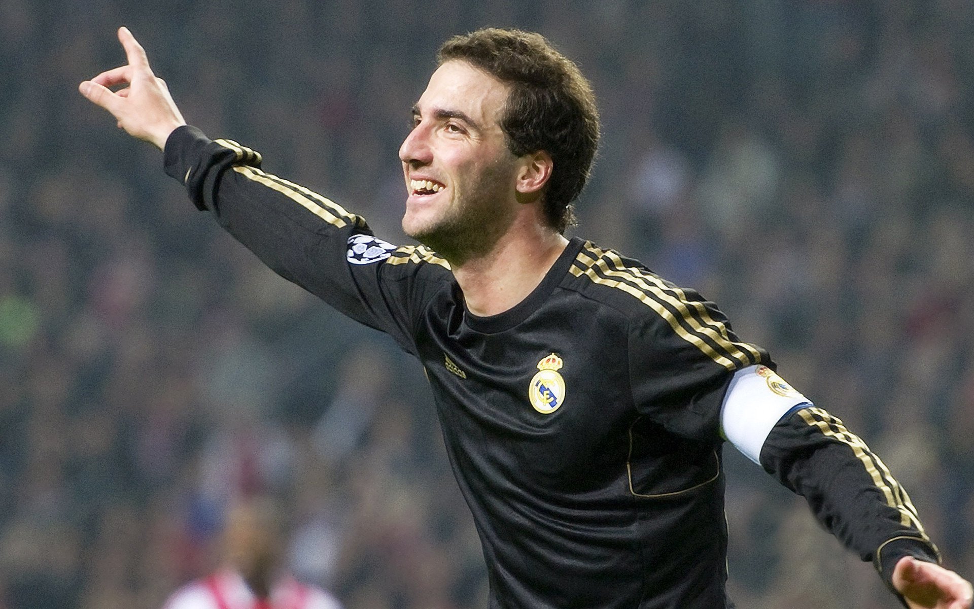 北境之光闪耀阿尔卑斯，孙兴慜欧冠封神之战，瑞士奇迹终结那不勒斯王朝