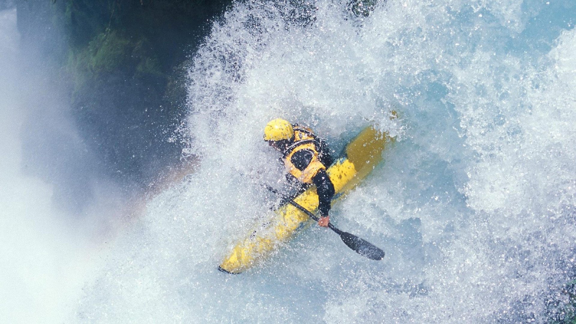 逆流中的灯塔，奥亚尔萨瓦尔的稳定与巴西爆冷背后的足球辩证法